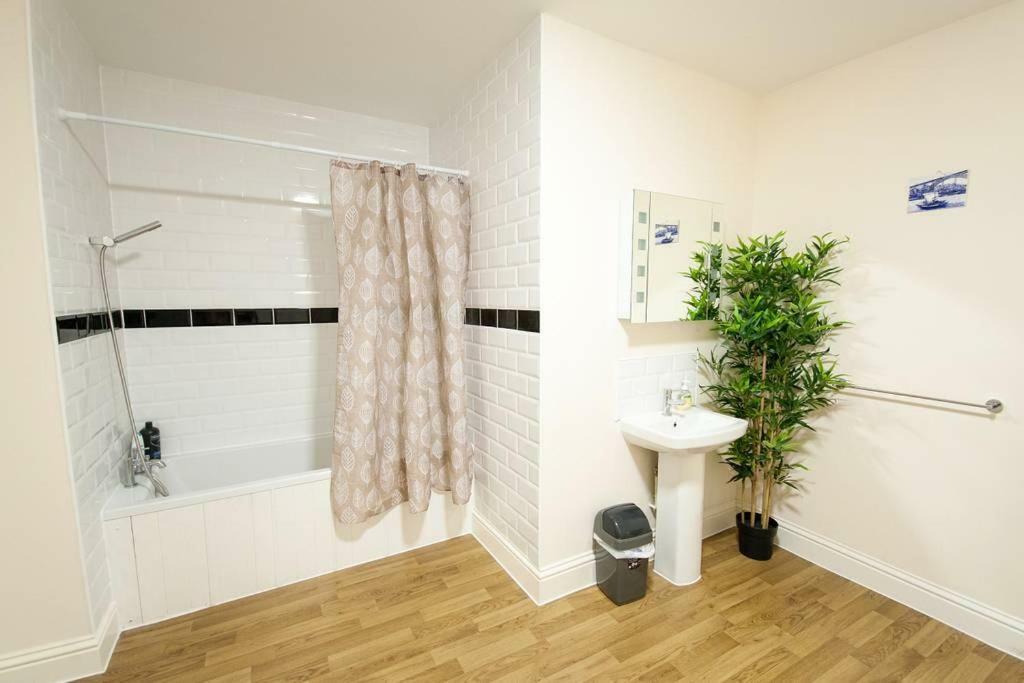 The Broadmead Forest - Spacious City Centre 3Bdr Apartment ブリストル エクステリア 写真