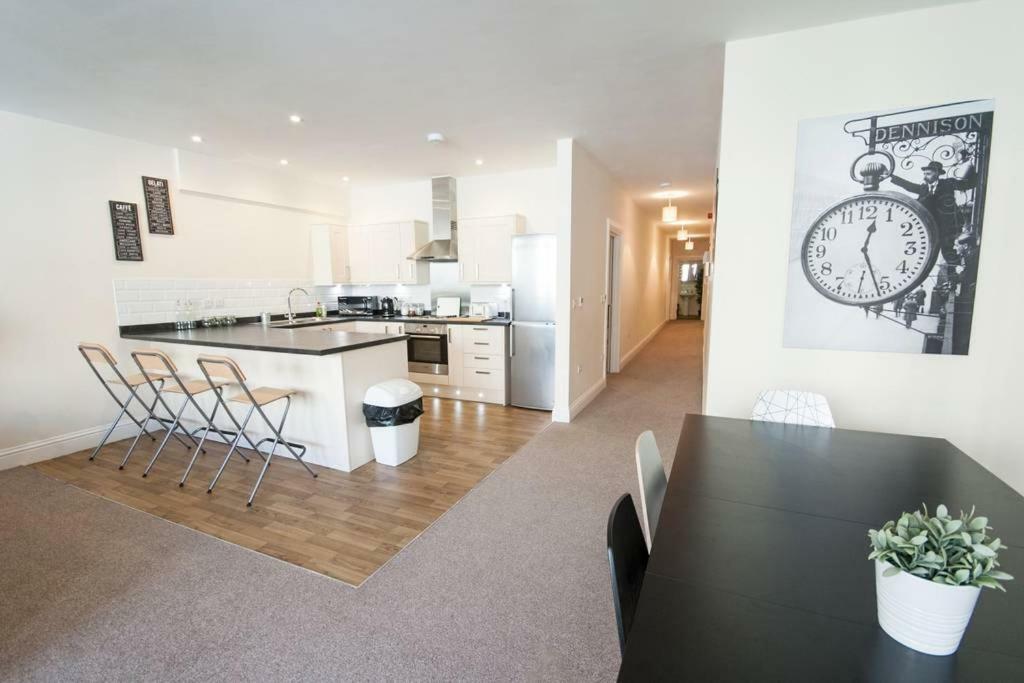 The Broadmead Forest - Spacious City Centre 3Bdr Apartment ブリストル エクステリア 写真